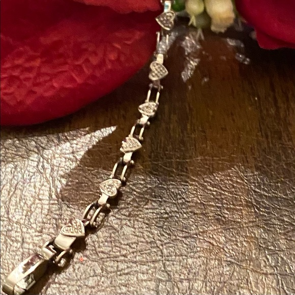 Jewelry - Dainty & Delicate 10Karat White Gold Heart Bracelet